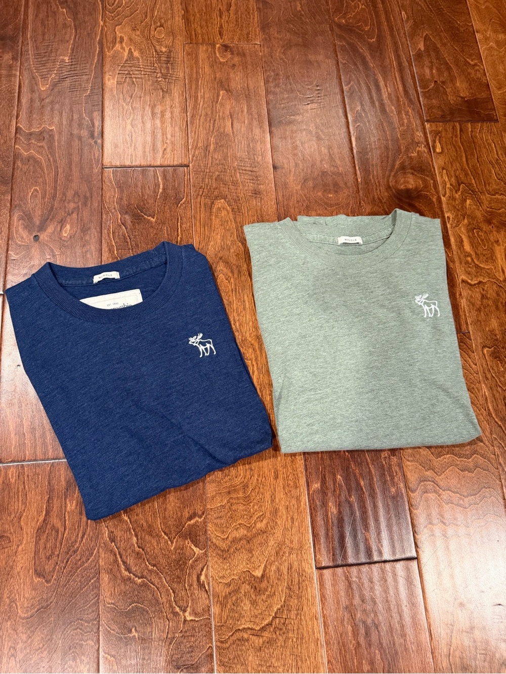 LOT OF 2 - Abercrombie & Fitch Men’s Small Muscle Short Sleeve t-shirts